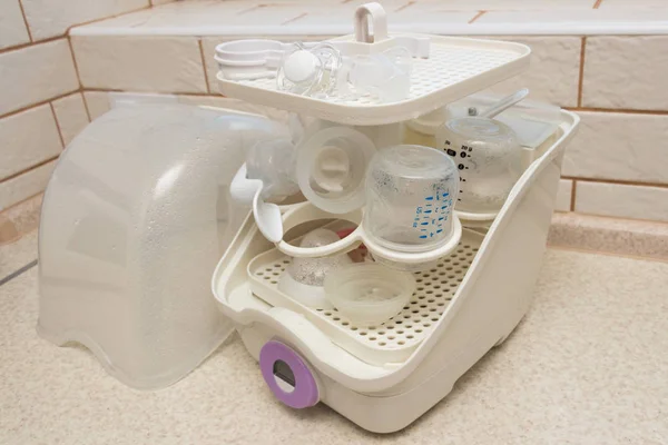 Bebek şişesi sterilizatörü kullanma