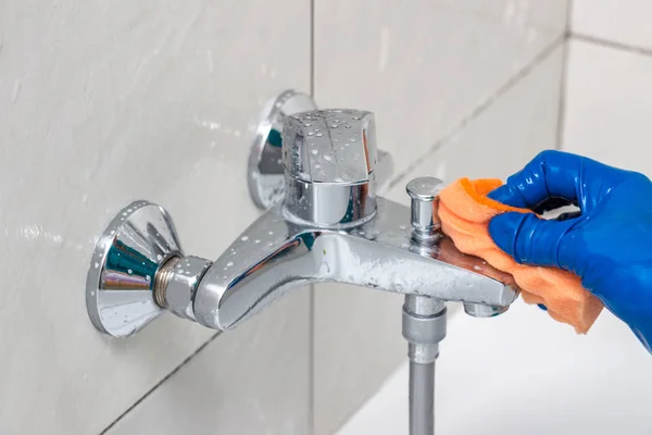 Plumbing fixtures cleaning process from limescale