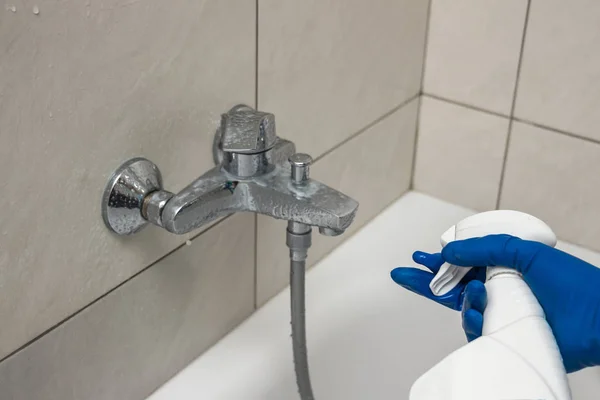 Plumbing fixtures cleaning process from limescale