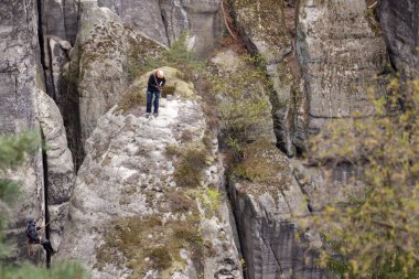 Sakson İsviçre'de kaya tırmanışı