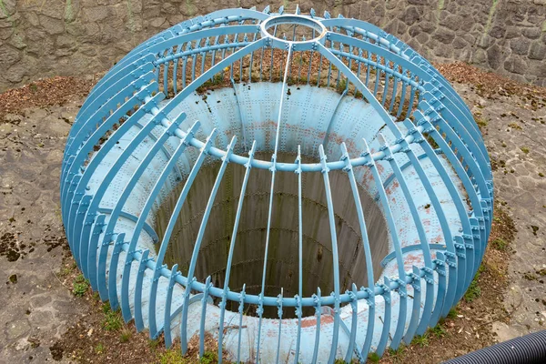 Devices for emergency water intake and discharge of the river l — Stock Photo, Image