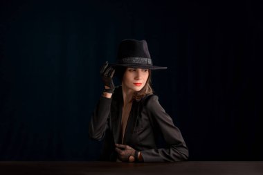 cazip kahverengi gözlü güzel kız