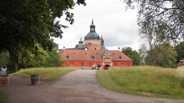 Königliche Burg Gripsholm Mit See Bäumen Und Grün Vordergrund Mariefred — Stockfoto