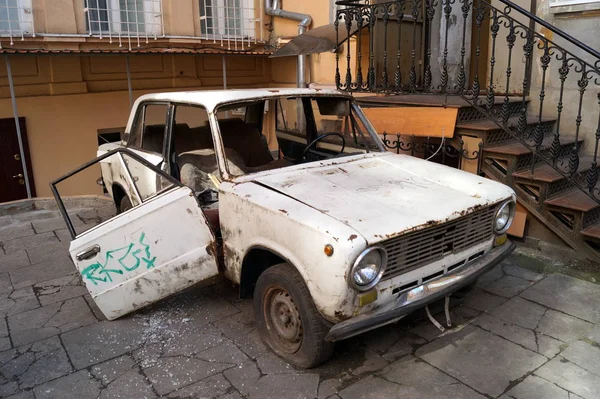 Vieille Rouille Soviétique Lada Voiture Dans Une Cour Odessa Ukraine — Photo