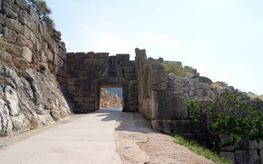 Miken'deki Aslan Kapısı, Tunç Çağı'nın bilinen tek anıtsal heykeli, Yunanistan