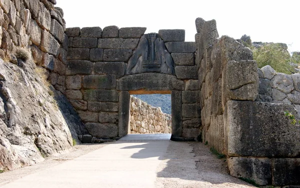 Miken'deki Aslan Kapısı, Tunç Çağı'nın bilinen tek anıtsal heykeli, Yunanistan