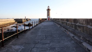 Felgueiras Deniz Feneri Atlantik, Porto, Portekiz tarafından Douro nehri haliç gün batımında