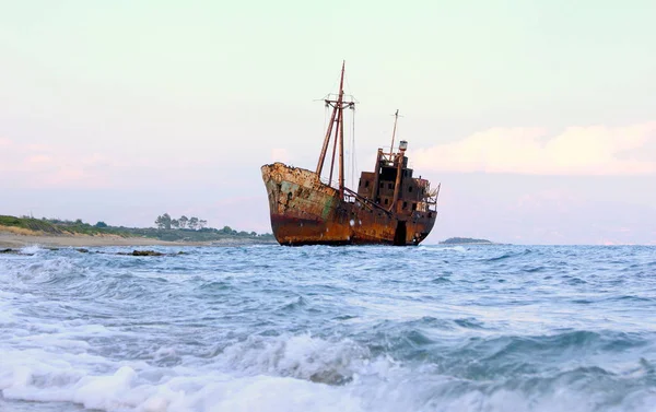 Schiffbruch Der Abenddämmerung Vor Der Südküste Griechenlands Der Halbinsel Peloponnes — Stockfoto