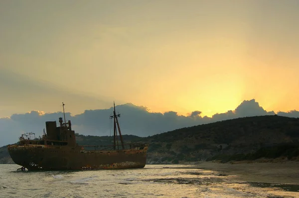 Кораблекрушение Сумерках Южного Побережья Греции Пелопоннесский Полуостров — стоковое фото