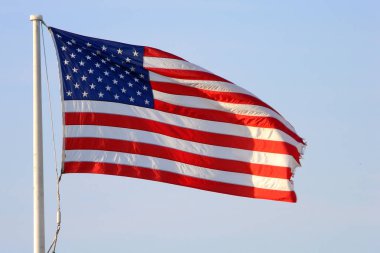 Direğin üzerinde dalgalanıyor abd bayrağı