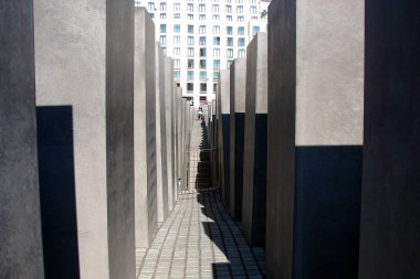 Berlin 'deki Yahudi Soykırımı Anıtı, boşlukla dolu taş labirent, Berlin, Almanya - 21 Eylül 2007
