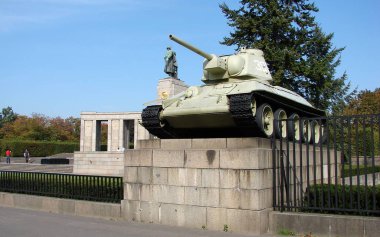 Anıt ve İkinci Dünya Savaşı, Tiergarten, Berlin Kızıl Ordu savaşçıların bir site verdi