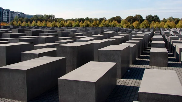ベルリンのホロコースト記念碑 ドイツ ベルリンのヴォイドで埋め尽くされた石の迷路 2007年9月21日 — ストック写真