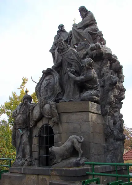 Estatuas Félix Valois Juan Matha Puente Carlos Praga — Foto de Stock