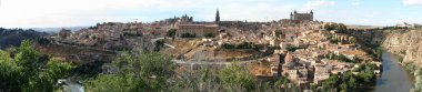 Tagus Nehri vadisi üzerinde Toledo panoramik görünümü, İspanya