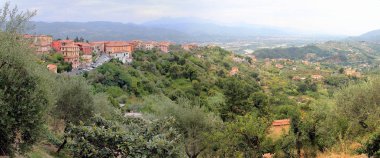 Vezzano Ligure kasabası yakınlarındaki peyzaj, İtalya