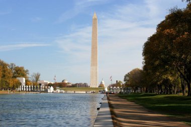 Dikilitaş, George Washington anıtı, sonbaharda havuz yansıtan görünümü, Washington Dc