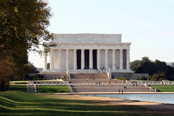 Лінкольн Меморіал Відображають Басейн Восени Вашингтон — стокове фото