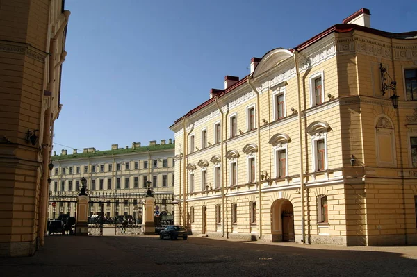 Κλασικό Στυλ Πρόσοψη Του Capella Στην Αυλή Αγία Πετρούπολη Ρωσία — Φωτογραφία Αρχείου