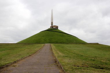 Zafer Höyüğü, Minsk, Beyaz Rusya yakınlarındaki İkinci Dünya Savaşı'nda savaşan Sovyet askerlerini onurlandıran bir anıt