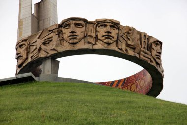 Zafer Höyüğü, Minsk, Beyaz Rusya yakınlarındaki İkinci Dünya Savaşı'nda savaşan Sovyet askerlerini onurlandıran bir anıt