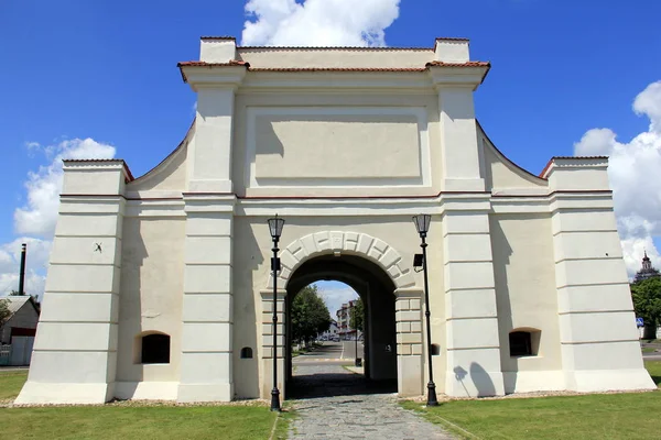 Porta Slutsk Cidade Nesvizh Antigo Portão Cidade Com Uma Capela — Fotografia de Stock