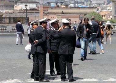 Quirinal Sarayı önünde Carabinieri subay grubu, Roma, İtalya