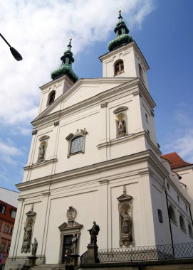 St. Michael Kilisesi, 17. yüzyıl Barok cephesi, Giovanni Battista Erna, Dominik Meydanı, Brno, Çek Cumhuriyeti - 27 Haziran 2011
