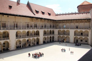 Wawel Kalesi 'nin iç avlusu, Krakow, Polonya
