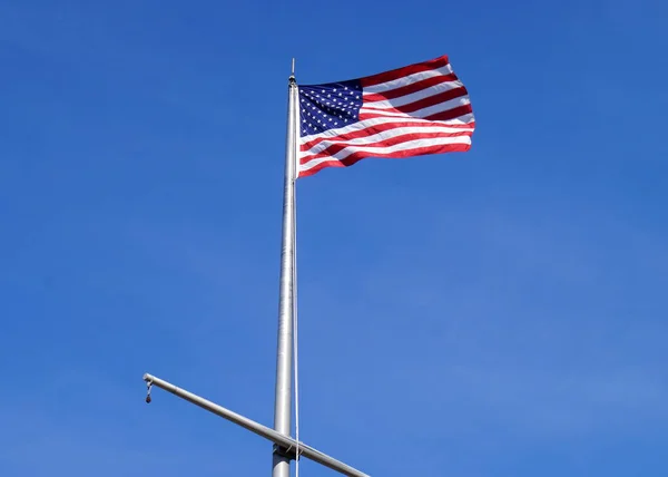 Flag Flying Pole Blue Sky Background — Stock Photo, Image