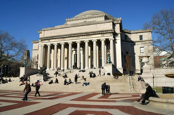 Columbia Üniversitesi 'nin Low Memorial Library binası, şu anda New York Üniversitesi, Ny, Usa' nın merkezi yönetim ofislerine ev sahipliği yapmaktadır.