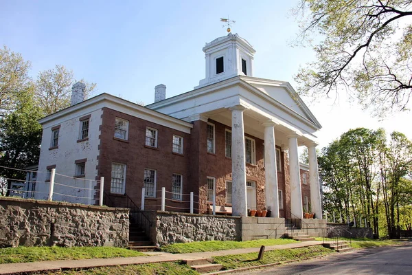 Eski Üçüncü Bölge Mahkemesi Binası, 1837 Yunan Uyanış Binası, Tarihi Richmond Town, Staten Island, New York, ABD