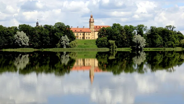 Castillo Nesvizh Lago Familia Radziwill Belarús — Foto de Stock