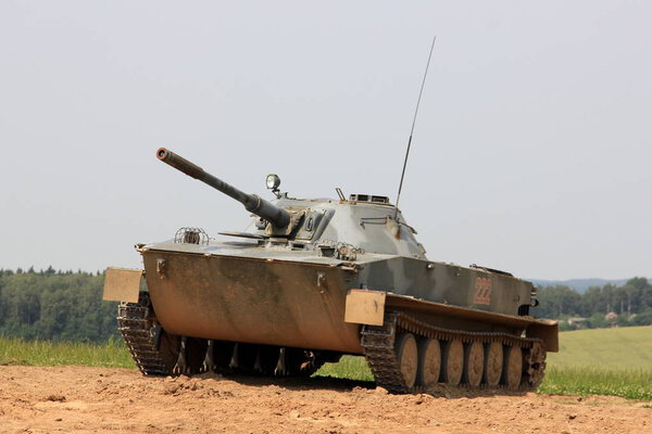 Танк советского производства на территории Линейного музея Сталина, Минск, Беларусь
 