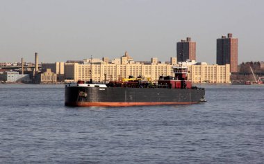 Römorkör Houston 'ı New York limanı boyunca itiyor, New York, Ny, Usa