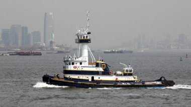 New York Limanı, New York, Ny, Usa 'daki Mercan Sahil Römorkörü