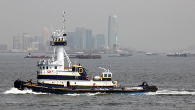 New York Limanı, New York, Ny, Usa 'daki Mercan Sahil Römorkörü