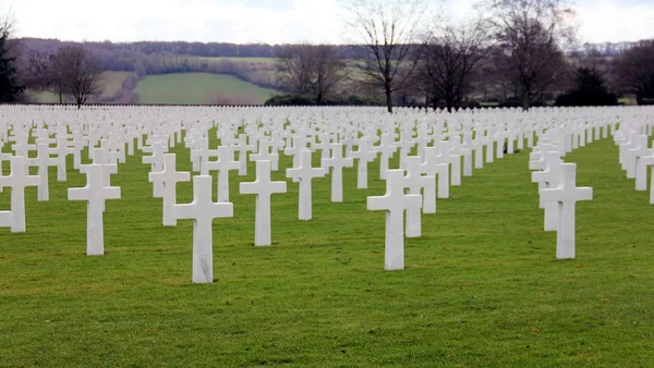 ベルギー アンリ シャペルのアンリ シャペルにある第二次世界大戦アメリカ墓地と記念碑 — ストック写真