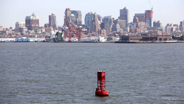 Red Floating Beacon New York Harbor Brooklyn Skyline Background New — Stock Photo, Image