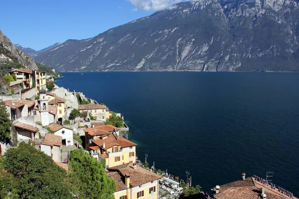 リモーネ ガルダ 町とガルダ湖の眺め イタリア — ストック写真