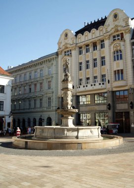 16. yüzyıl Roland Fountain Eski Şehir, Bratislava, Slovakya 'daki Main Square' de - 28 Haziran 2011