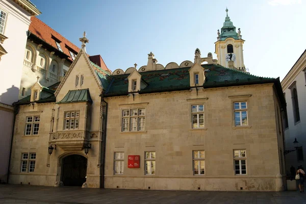 Eski Kasabadaki Primatlar Sarayı Nın Binası Anda Şehir Galerisi Bratislava — Stok fotoğraf