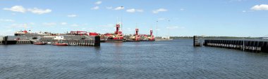 FDNY Marine 9 terminali ve Staten Island kıyısındaki demirleme havzası Narrows, Staten Island, New York, ABD - 31 Mayıs 2020