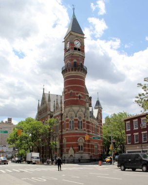 Jefferson Market Kütüphanesi, NYPL şubesi, 1877 'de bir adliye binası olarak inşa edilmiş, Greenwich Village, New York, New York, ABD - 1 Haziran 2020