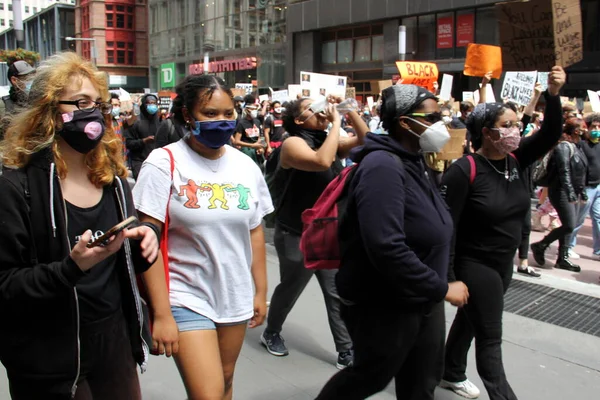 Manifestantes Marcham Broadway Centro Manhattan Nova York Eua Junho 2020 — Fotografia de Stock