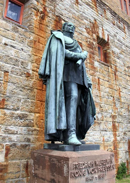 胡亨佐伦王朝普鲁士君主在胡亨佐伦城堡的雕像 1840 1861年普鲁士国王弗里德里希 威廉四世 德国比辛根 2017年7月7日 — 图库照片
