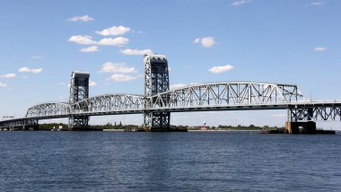 Marine Parkway-Gil Hodges Memorial Köprüsü, Rockaway körfezinden geçen dikey kaldırma köprüsü, 1937 yılında açıldı, Queens tarafından Brooklyn, New York, New York, ABD - 13 Haziran 2020