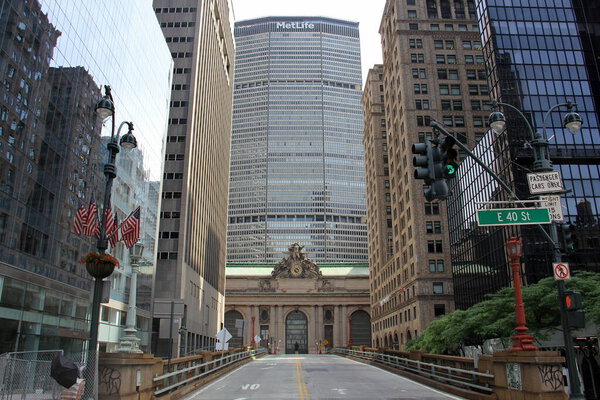 Park Avenue Viaduct, view north from East 40th Street to Grand Central Terminal and MetLife Building, New York, NY, USA - June 4, 2020