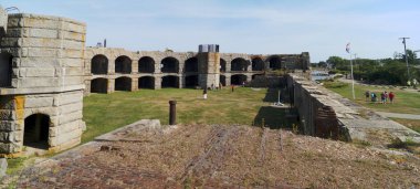Fort Popham, Kennebec Nehri ağzında İç Savaş dönemi kıyı savunma kalesi, iç avlu, Phippsburg, ME, ABD - 25 Temmuz 2020