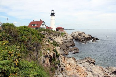 Portland Head Light, Portland Limanı girişindeki tarihi deniz feneri, 1791 'de tamamlandı, Maine, Elizabeth Burnu, ABD' deki en eski deniz feneri - 25 Temmuz 2020
